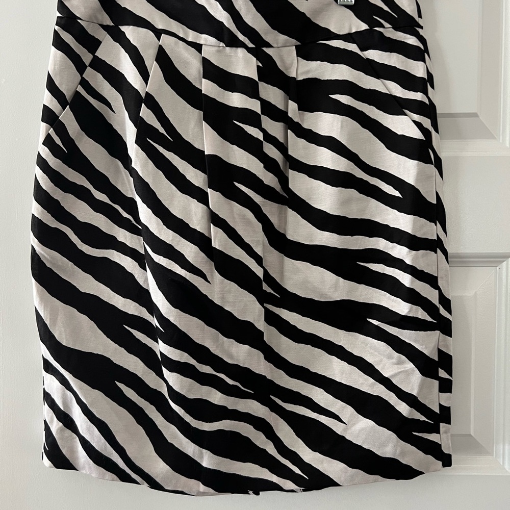 Banana Republic pencil skirt. Size 6.